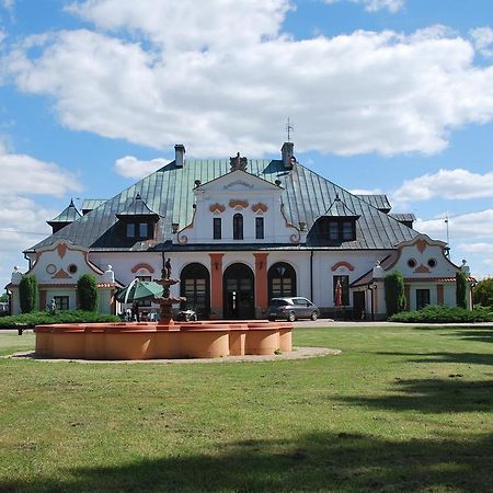 Palac W Czyzowie Szlacheckim Czyzow Szlachecki 外观 照片