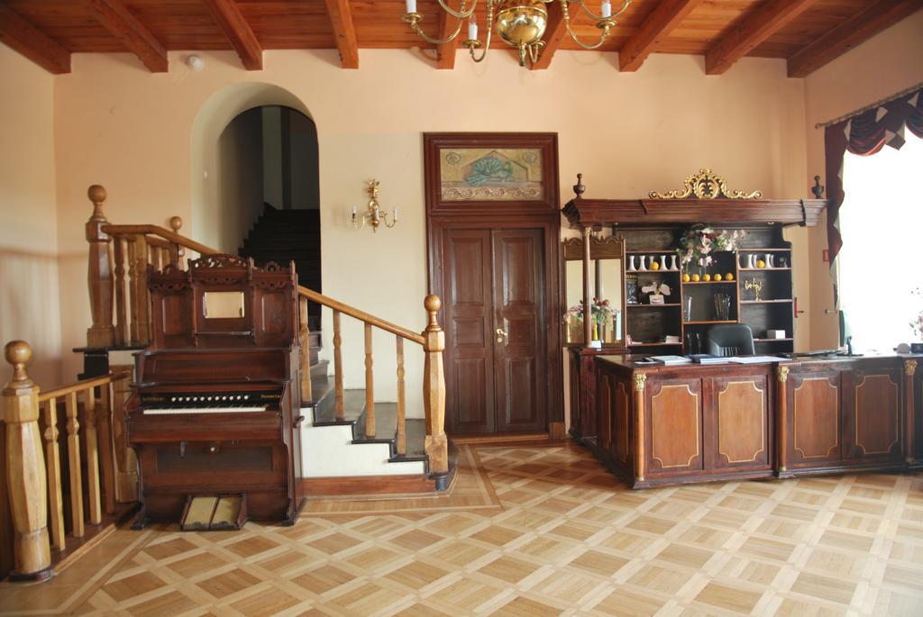Palac W Czyzowie Szlacheckim Czyzow Szlachecki 外观 照片