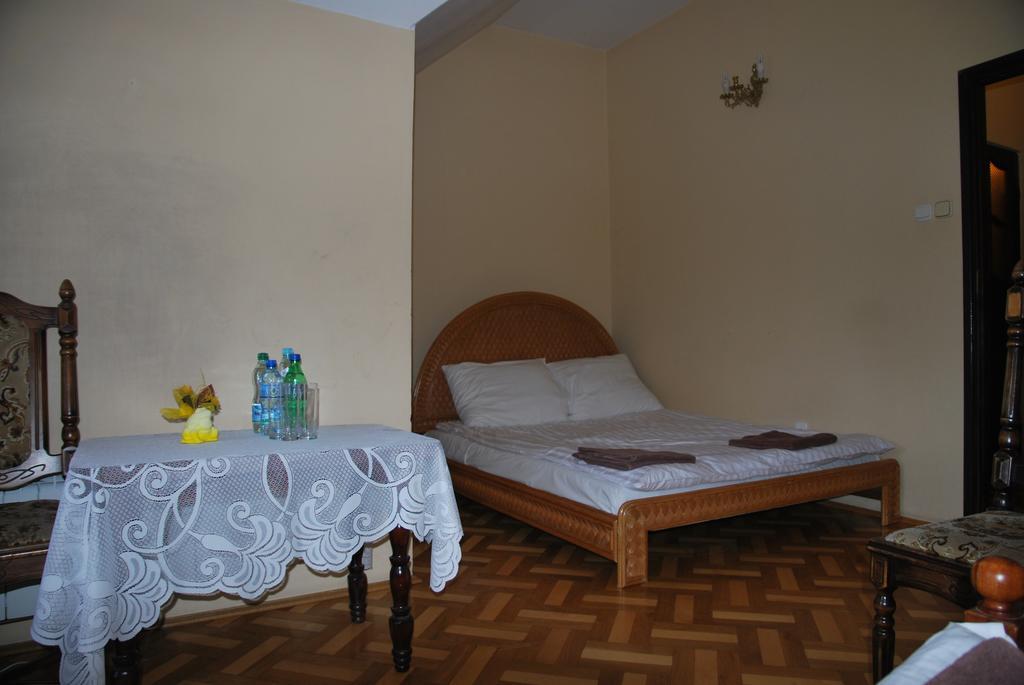 Palac W Czyzowie Szlacheckim Czyzow Szlachecki 外观 照片